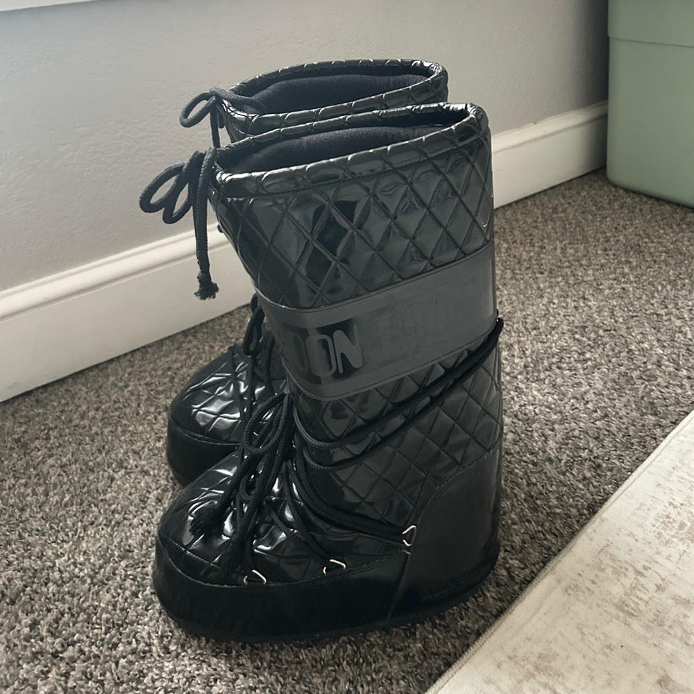 Unisex TECNICA all black tall MOON BOOTS